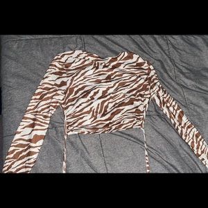 backless long sleeve zebra print crop top